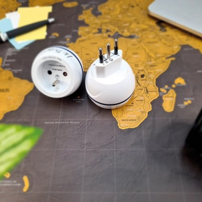 Adaptateur 2p+t France-Italie 230V 2300W