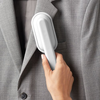 BROSSE AUTOMATIQUE P/VETEMENTS  2003 (Vendu par 1)