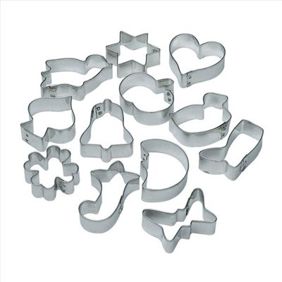 LARES - Lot de 12 découpes pâte assortis